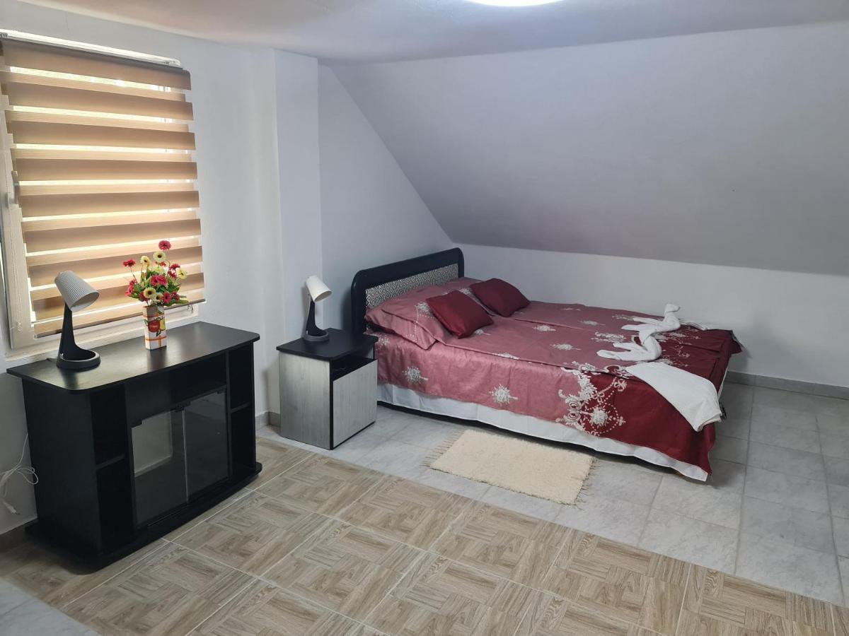 Hobby Vendégház Kiskunmajsa Esterno foto
